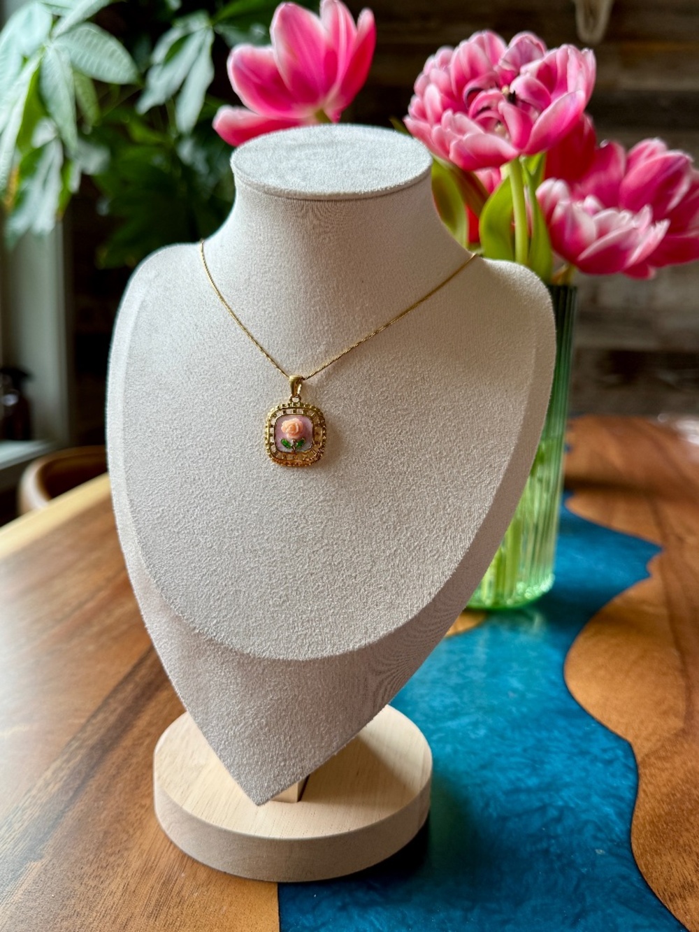 Rose Pendant Necklace